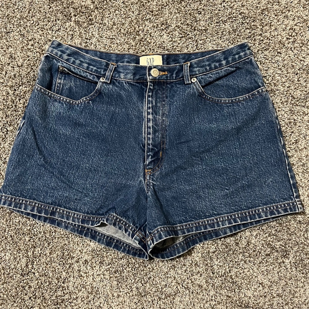 Gap Women's low rise denim blue jean shorts; size 12